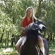 国产美女骑小马,国产美女与萌宠小马的甜蜜邂逅